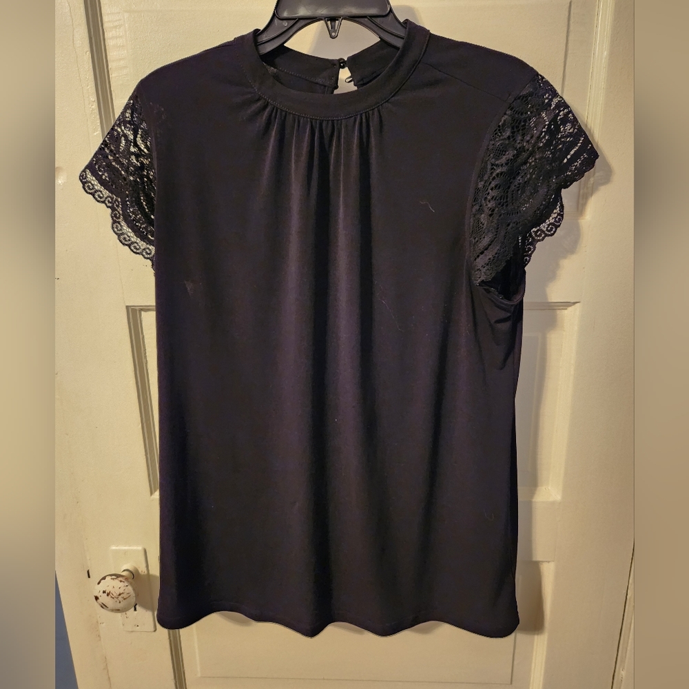 Torrid black top w/lace sleeve Size 0 (12)